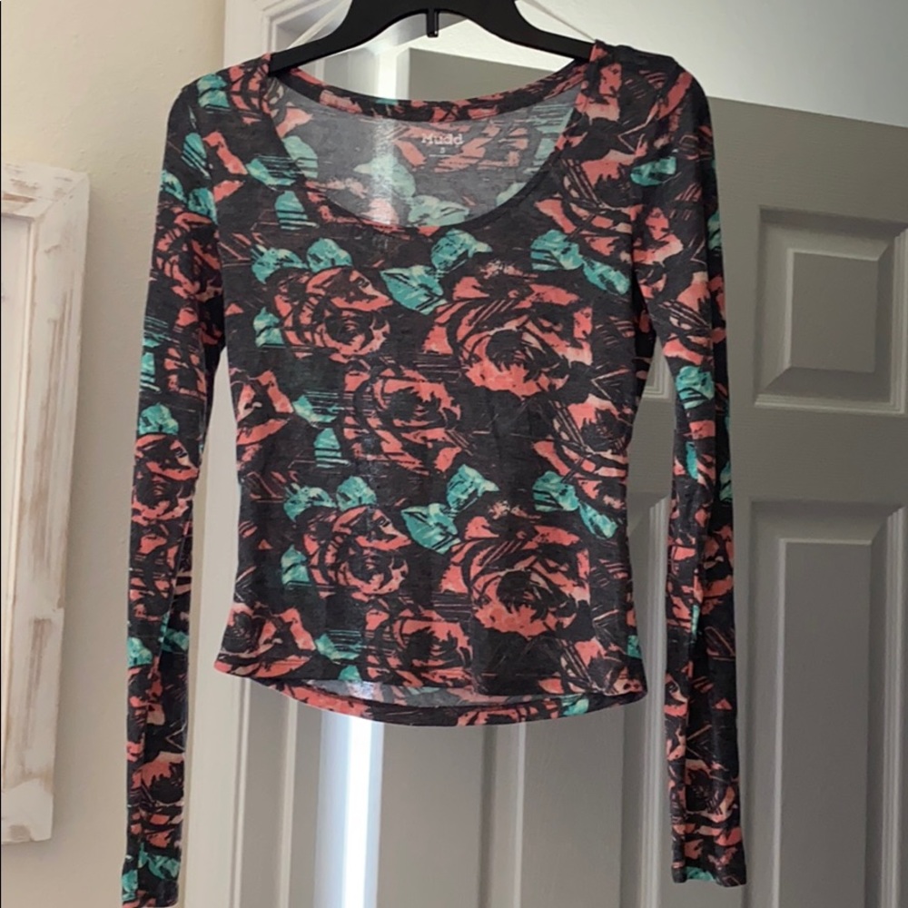 Mudd cropped long sleeve stretchy shirt